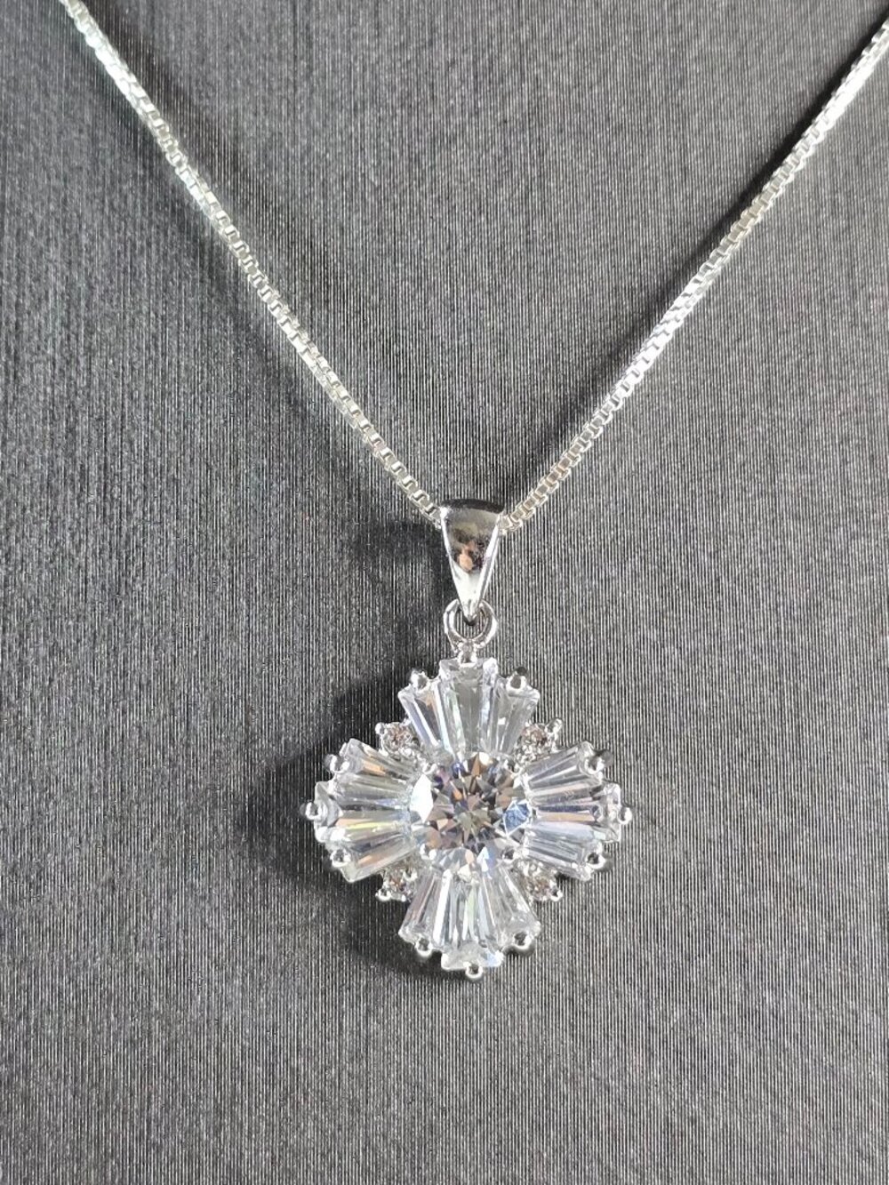 Womens Vintage Estate Sterling Silver CZ Snowflake Pendant w/ Necklace 5.1g E815